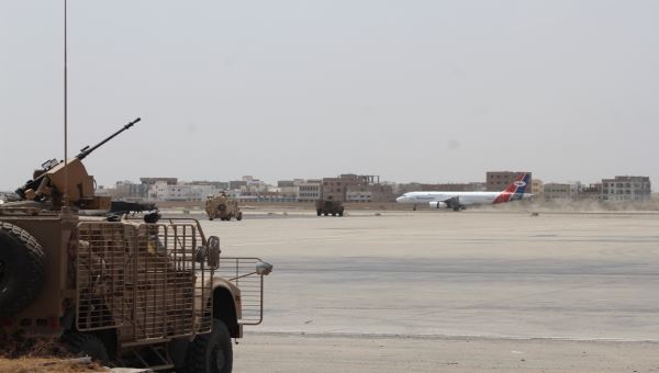 شهود عيان: مصدر القذائف التي استهدفت مطار عدن مزرعة علي محسن 