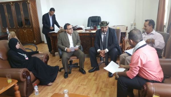 محافظ عدن يناقش ملف الجرحى مع ممثلين عن الهيئة الطبية الدولية