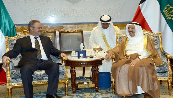 بعد رفض الحوثيين الدخول في جدول الاعمال .. أمير الكويت يستقبل وفد الحكومة