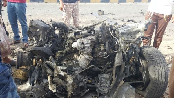 انفجار سيارة مفخخة بالمكلا والاباتشي يمشط قرى تبن بلحج