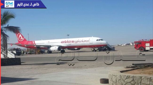 فيديو/ ركاب #الطائرة_التركية في #مطار_عدن ( حصري لعدن تايم)