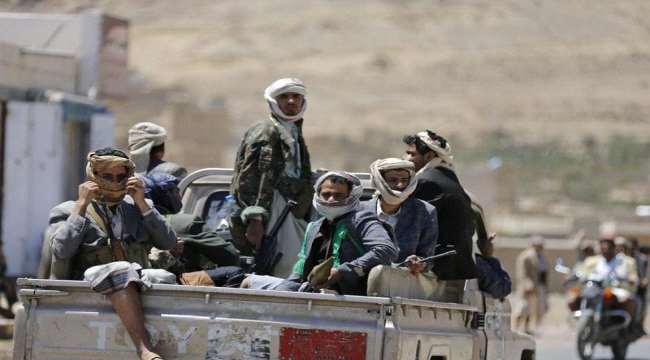 قوات عسكرية بعدة محافظات تنقلب على الحوثيين وتسلم عدة محافظات للمخلوع صالح