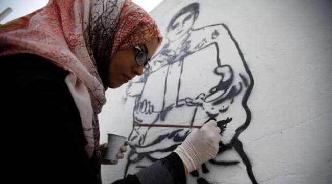 جداريات لضحايا الحرب.. فنانة توجه رسائل سلام صامتة
