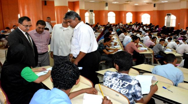 رئيس جامعة عدن يتفقد سير امتحانات القبول للسنة التحضيرية في كليتي الطب والتمريض