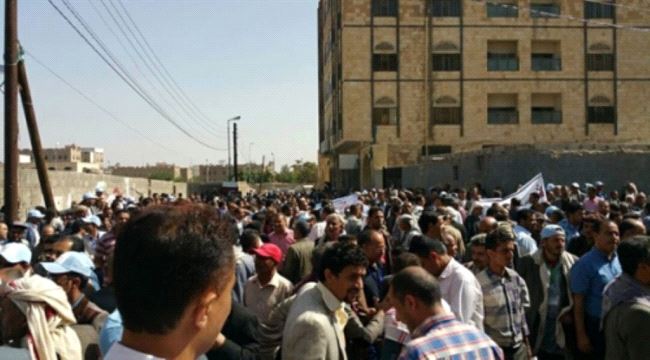 الحوثي يحشد انصاره في مظاهرات امام مبنى الامم المتحدة لرفض إنشاء شركة اتصالات بديلة بعدن