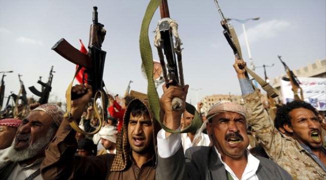 الحوثيون يعتدون على القيادات الرافضة لترديد الصرخة ويهينون محافظ ذمار المعين منهم