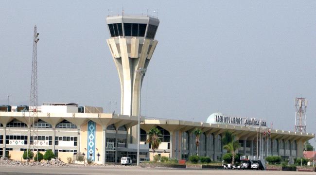 نائب مدير عام مطار عدن يكشف حقيقة الطائرة التي اقلت الزبيدي 