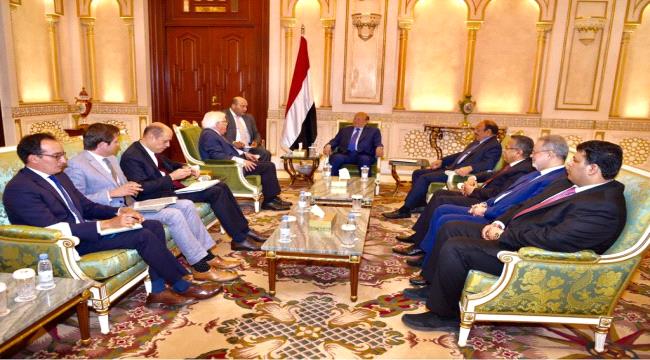 غريفيث يلتقي #الـرئيس_هادي ويعلن موقف #الأمم_المتحـدة إزاء أزمة اليمن