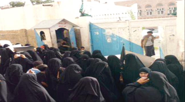 فتيات يمنيات يتحدين #الحـوثي في #صنـعاء رغم الرصاص