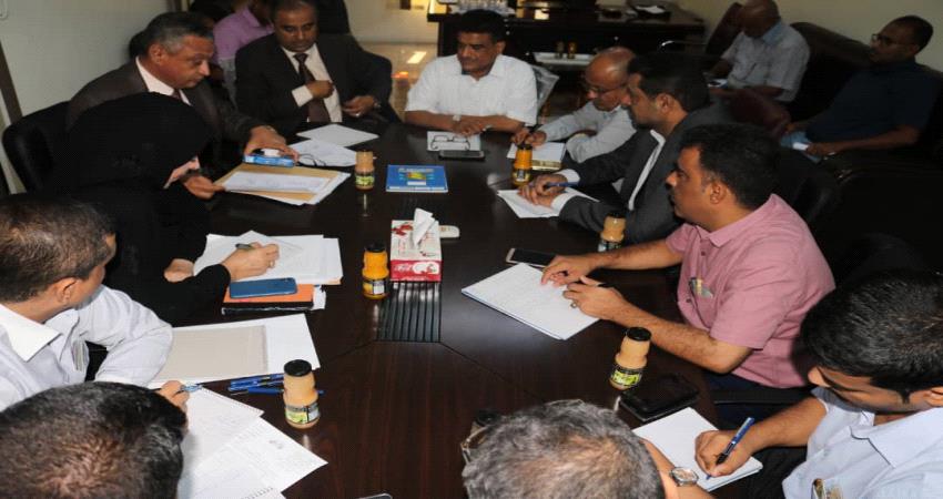 مناقشة مصفوفة تعزيز الموارد الضريبية في اجتماع بشركة النفط اليمنية