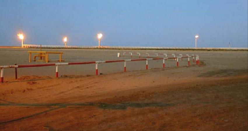 #الحـوثيون يقتحمون محطة لشركة صافر ويسحبون النفط الخام الى الحديدة.. والشركة تحذر