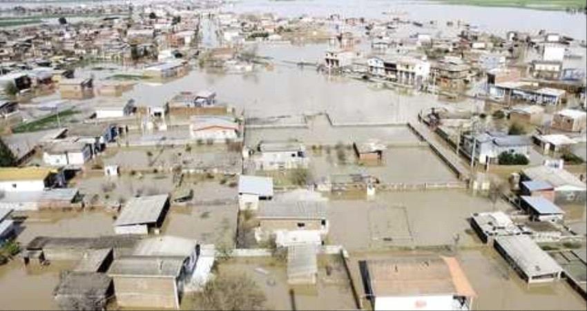 مياه السيول والفيضانات تجرف المنازل والمدراس في إيران
