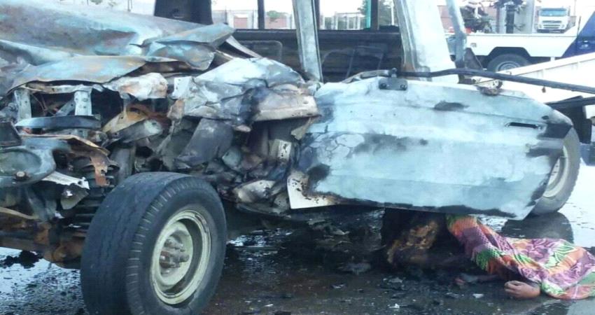 صورة- تفحم جثة سائق طقم عسكري إثر حادث مروري في عدن