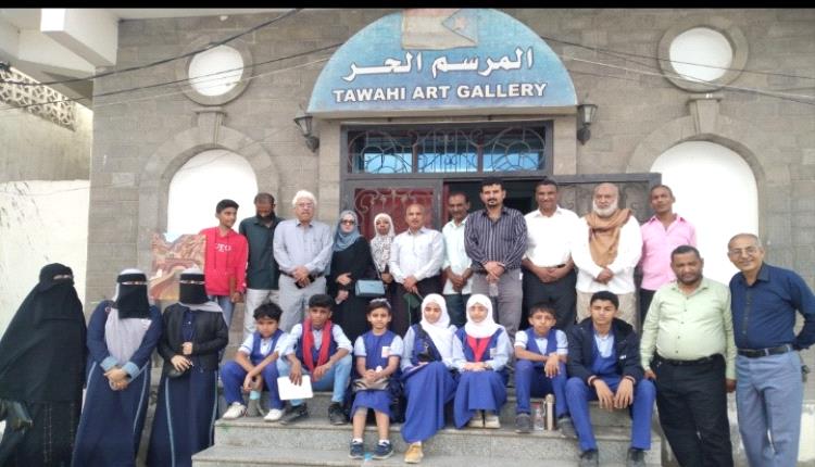 تكريم الطلاب المتميزين المشاركين بفنون الرسم في مهرجان "شتاء عدن الثقافي"