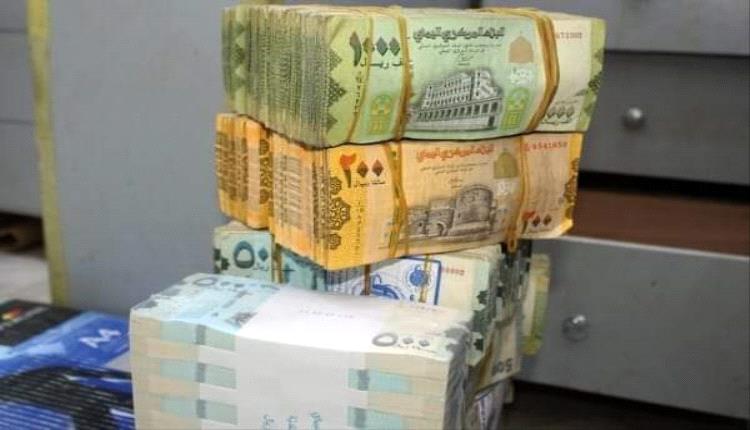 علاقة الحرب والفساد بارتفاع سعر العملات الأجنبية مقابل الريال اليمني 