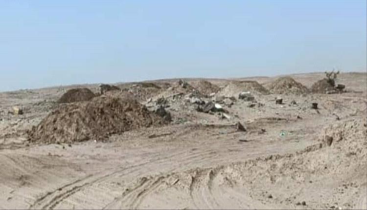 الزام مواطن برفع مخلفات رمى بها في موقع القرو الأثري بزنجبار