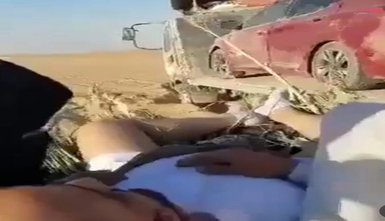 إصابة مغترب يمني وطفله بجراح في صحراء الجوف.. صور