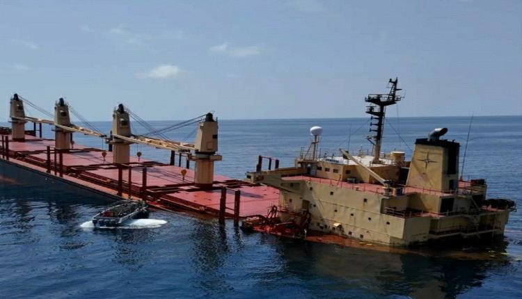 صور جديدة توثق كارثة بيئية في البحر الأحمر بعد غرق سفينة روبيمار 