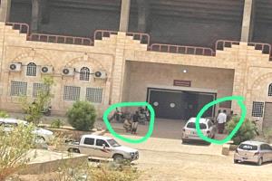 قوات أمنية  تقتحم مكتب الشباب والرياضة بوادي حضرموت لفرض قرار المحافظ 