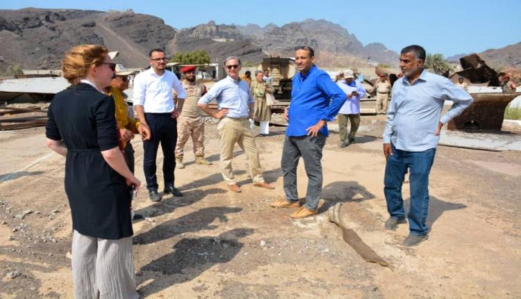 وفد هولندي في موقع مشروع إنشاء خزان مياه بمحطة البرزخ في عدن