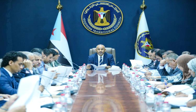 رئاسة الانتقالي تعقد اجتماعا وتحذر من التلكؤ في خوض المعركة الاقتصادية ضد الحوثي