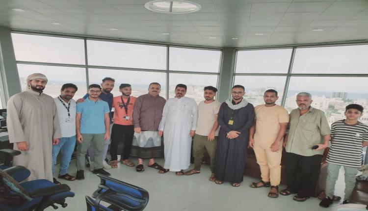 العمري يحث على تذليل كافة الاجراءات امام المسافرين عبر مطار عدن الدولي