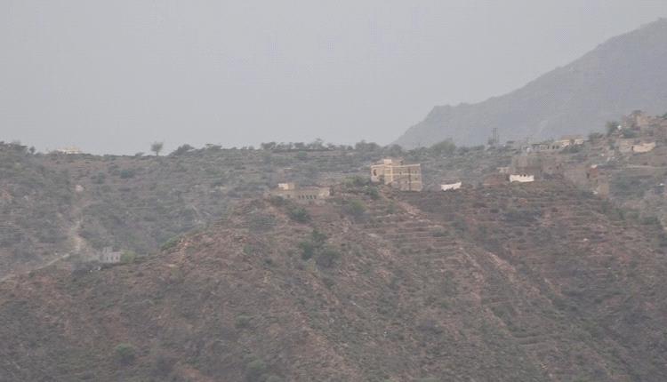 نزوح قسري ل ١٣ أسرة من قرية الكبة بالأعبوس في تعز بعد اقتحام مليشيا الحوثي للقرية واستحداث مواقع عسكرية