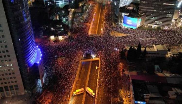 تظاهرات غاضبة في عاصمة إسرائيل لإسقاط حكومة الشيطان "نتنياهو"