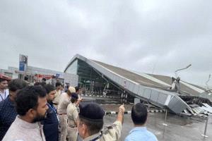 إنهيار سقف مطار نيودلهي في الهند 