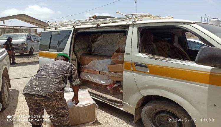 صور .. نيابة الأموال العامة بلحج تحقق في قضية ضبط أدوية مهربة
