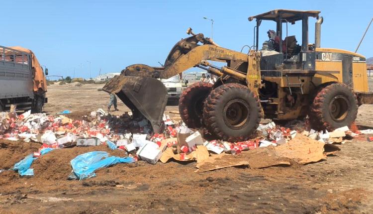 جمارك المنطقة الحرة يتلف كمية من معجون الطماطم مخالفة للمواصفات 
