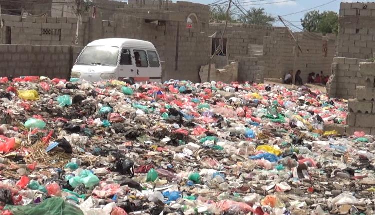 تكدس النفايات يفاقم الوضع الصحي في تبن بلحج