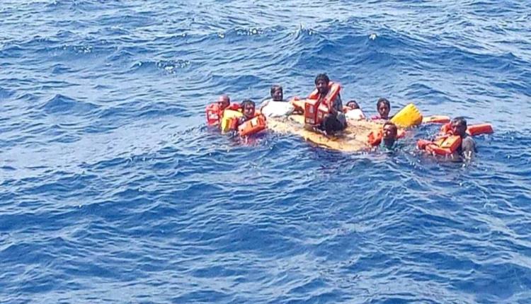 مسؤولان : غرق سفينة هندية قبالة جزيرة سقطرى  وفقد أحد أفراد طاقمها

