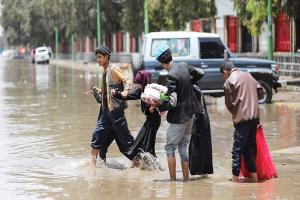 الفيضانات تفاقم معاناة المدنيين وتضاعف الأزمات
