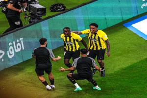 الاتحاد يزيح النصر من وصافة الدوري السعودي بثلاثية في القادسية