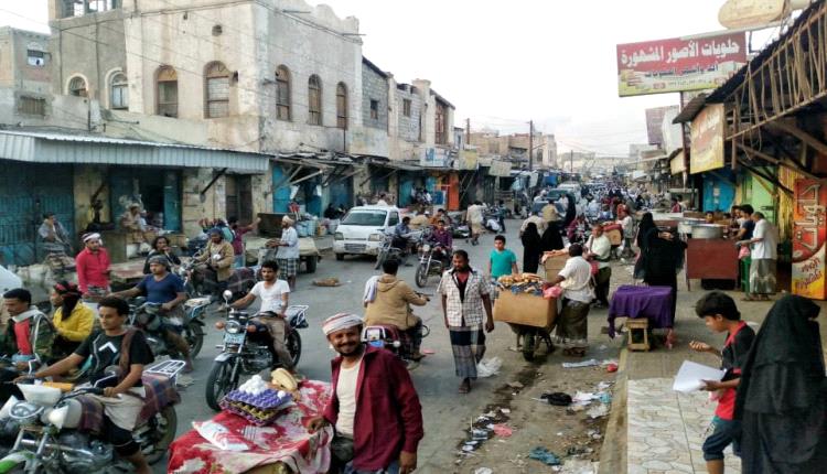 الواقع المعيشي في لحج.. خدمات منهارة ومدح لإنجازات غير ملموسة