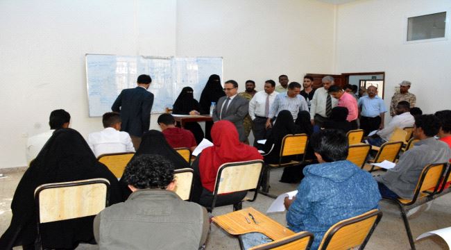 رئيس جامعة عدن يتفقد امتحانات القبول للسنة التحضيرية بكلية العلوم الإدارية  
