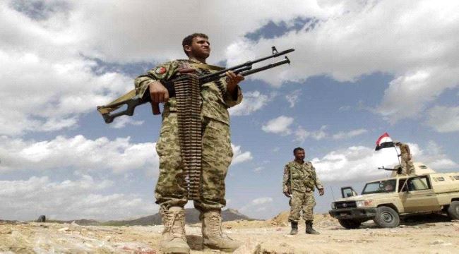 مسلحو الاصلاح يسلمون مواقع عسكرية بتعز للحوثيين